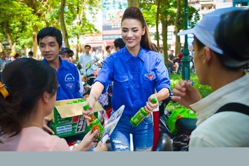 Nguoi mau Hong Que doi nang di tiep suc mua thi-Hinh-6